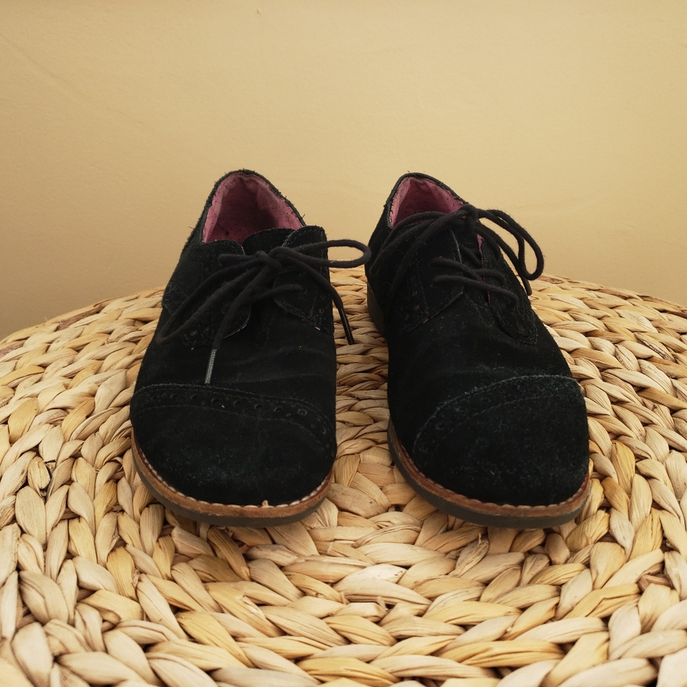 5 for $25/ Oxford Tom's black lace up shoes 6W